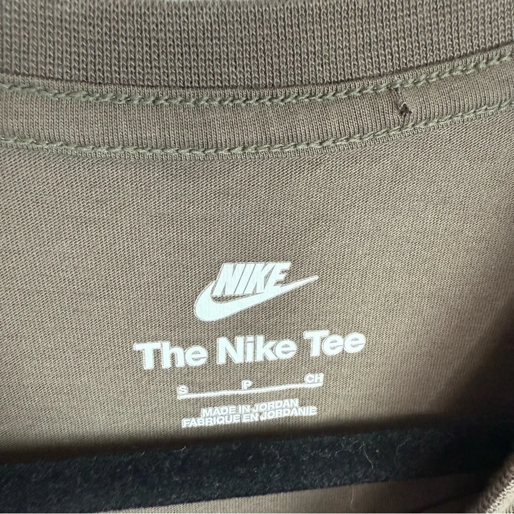 Men’s Nike Brown Tee with Vibrant Graphic
